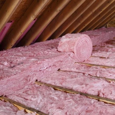 Rolling out insulation